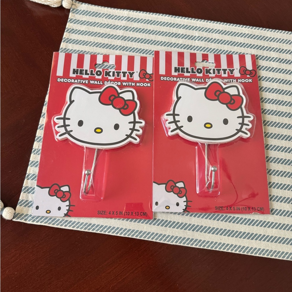 Hello Kitty Red and White Wall Hook Set - Picture 2 of 7